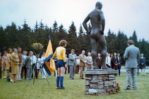 Filmstill zu "Der nackte Mann auf dem Sportplatz"