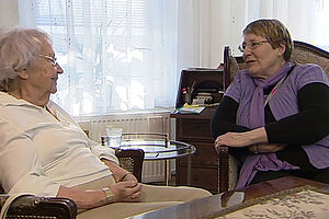 Filmstill zu "Zeitzeugengespräch: Elfriede Brüning"