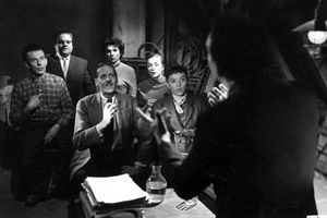 Filmstill zu "Das Stacheltier - Hausbeleuchtung"