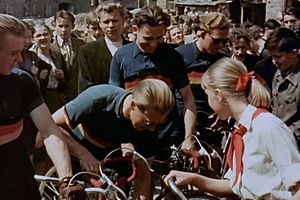 Filmstill zu "Friedensfahrt 1952 Warschau - Berlin - Prag"