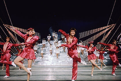 FRIEDRICHSTADTPALAST BERLIN Filmstill zu "Friedrichstadtpalast Berlin"