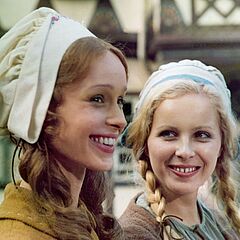  Filmstill zu "Schneeweißchen und Rosenrot"