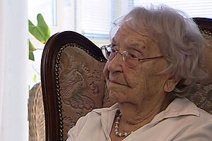 Filmstill zu "Zeitzeugengespräch: Elfriede Brüning"