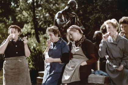 ZEIT ZU LEBEN Film still for "Zeit zu leben"