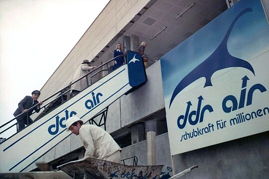 Filmstill zu "Nelken in Aspik"