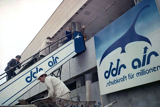Filmstill zu "Nelken in Aspik"