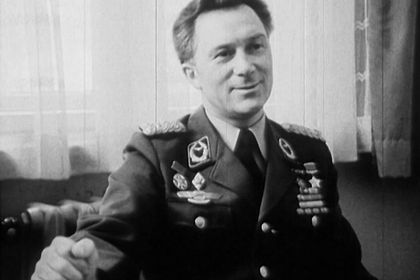 UNTERWEGS ZUR ERDE Filmstill von Sigmund Jähn aus "Unterwegs zur Erde"