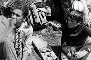 Filmstill zu "Expedition schwarze Höhle"
