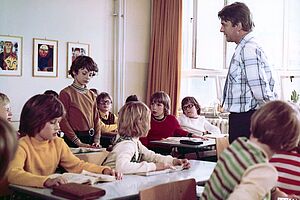 Film still for "Der kleine Zauberer und die große 5"
