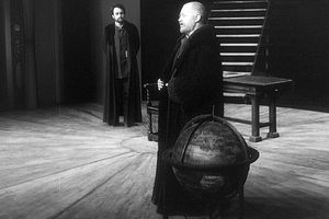 Filmstill zu "Bertolt Brecht - Nachdenken über die Wurzel der Übel"
