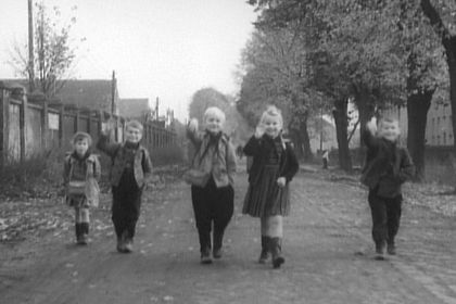 Film still for "Wenn ich erst zur Schule geh' ..."