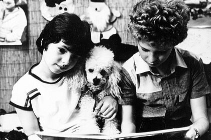 HUNDE-THEATER Film still for "Hunde-Theater"