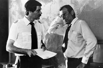 EINE BESATZUNG FÜR SINGAPUR Filmstill zu "Eine Besatzung für Singapur"