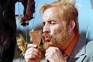 Filmstill zu "Nelken in Aspik"