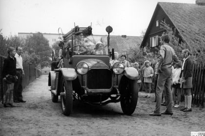 Film still for "Wir kaufen eine Feuerwehr"