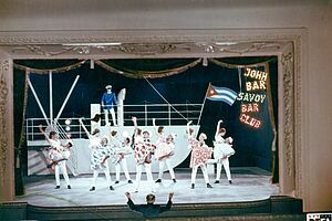 Film still for "Das Film-Magazin Nr. 3 - Der Kuss"