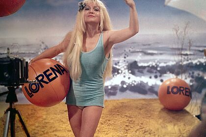 Filmstill zu "Nelken in Aspik"