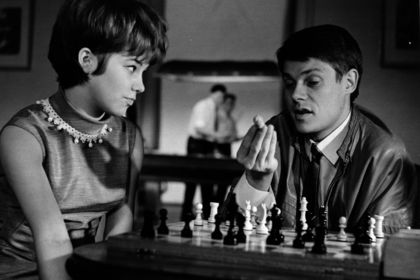 DAS MÄDCHEN AUF DEM BRETT Filmstill zu "Das Mädchen auf dem Brett"