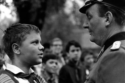 Film still for "Küßchen und der General"