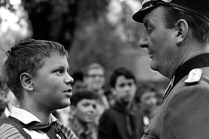 KÜSSCHEN UND DER GENERAL Filmstill zu "Küßchen und der General"