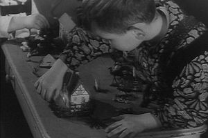 Filmstill zu "Kinderspielzeug"