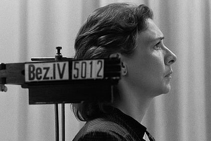 VERRIEGELTE ZEIT Film still for "Verriegelte Zeit"