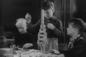 Filmstill zu "Kinderspielzeug"
