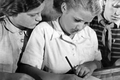 BLAUE WIMPEL IM SOMMERWIND Filmstill zu "Blaue Wimpel im Sommerwind"