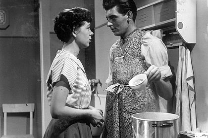 WER SEINE FRAU LIEB HAT ... Filmstill zu "Wer seine Frau lieb hat ..."