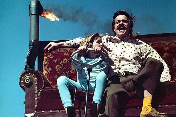 Filmstill zu "Der kleine Zauberer und die große 5"
