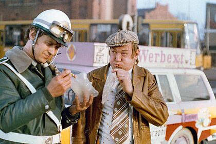 Filmstill zu "Nelken in Aspik"
