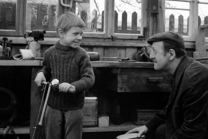 Film still for "Wir kaufen eine Feuerwehr"