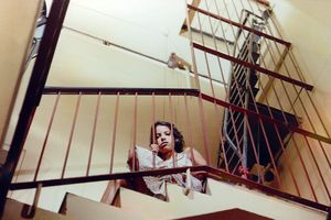Filmstill zu "Isabel auf der Treppe"