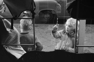 Filmstill zu "Die Fensterputzerserenade"