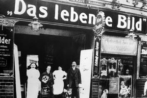 Film still for "Es begann in Berlin" 