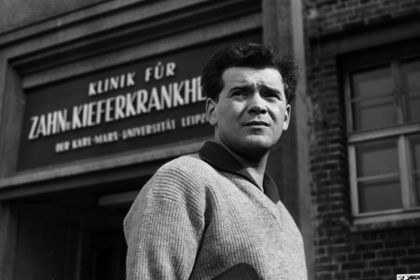 DREI KAPITEL GLÜCK Film still for "Drei Kapitel Glück"