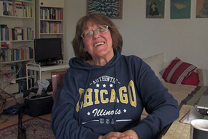 Filmstill zu "Zeitzeugengespräch: Iris Gusner"