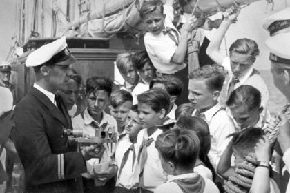 BLAUE WIMPEL IM SOMMERWIND Filmstill zu "Blaue Wimpel im Sommerwind"