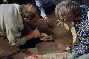 Film still for "Nicht jeder findet sein Troja - Archäologen"