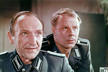 Film still for "Das Film-Magazin Nr. 3 - Der Kuss"